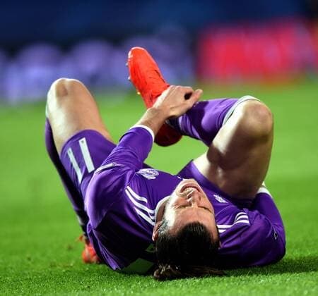 LISBON, Nov. 22, 2016 -- Real Madrid s Gareth Bale lies down on the pitch after injury during the UEFA Champions League Group F soccer match between Sporting CP and Real Madrid CF at Alvalade stadium in Lisbon, Portugal, Nov. 22, 2016. Real Madrid won 2-1. )(wll) (SP)PORTUGAL-LISBON-SOCCER-UEFA CHAMPIONS LEAGUE-SPORTING CP VS REAL MADRID ZhangxLiyun 