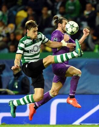 LISBON, Nov. 22, 2016 -- Real Madrid s Gareth Bale(R) vies with Sporting CP s Sebastian Coates during the UEFA Champions League Group F soccer match between Sporting CP and Real Madrid CF at Alvalade stadium in Lisbon, Portugal, Nov. 22, 2016. Real Madrid won 2-1. )(wll) (SP)PORTUGAL-LISBON-SOCCER-UEFA CHAMPIONS LEAGUE-SPORTING CP VS REAL MADRID ZhangxLiyun 