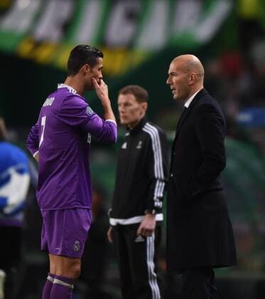 LISBON, Nov. 22, 2016 -- Real Madrid s Cristiano Ronaldo(L) whispers with coach Zinedine Zidane during the UEFA Champions League Group F soccer match between Sporting CP and Real Madrid CF at Alvalade stadium in Lisbon, Portugal, Nov. 22, 2016. Real Madrid won 2-1. )(wll) (SP)PORTUGAL-LISBON-SOCCER-UEFA CHAMPIONS LEAGUE-SPORTING CP VS REAL MADRID ZhangxLiyun 