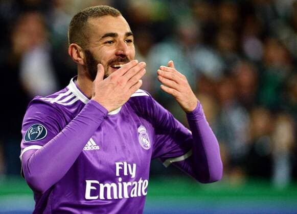 LISBON, Nov. 22, 2016 -- Real Madrid s Karim Benzema celebrates scoring during the UEFA Champions League Group F soccer match between Sporting CP and Real Madrid CF at Alvalade stadium in Lisbon, Portugal, Nov. 22, 2016. Real Madrid won 2-1. )(wll) (SP)PORTUGAL-LISBON-SOCCER-UEFA CHAMPIONS LEAGUE-SPORTING CP VS REAL MADRID ZhangxLiyun 