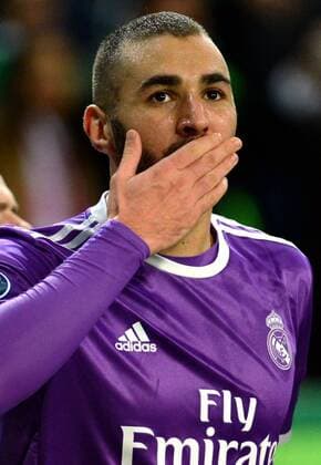 LISBON, Nov. 22, 2016 -- Real Madrid s Karim Benzema celebrates scoring during the UEFA Champions League Group F soccer match between Sporting CP and Real Madrid CF at Alvalade stadium in Lisbon, Portugal, Nov. 22, 2016. Real Madrid won 2-1. )(wll) (SP)PORTUGAL-LISBON-SOCCER-UEFA CHAMPIONS LEAGUE-SPORTING CP VS REAL MADRID ZhangxLiyun 