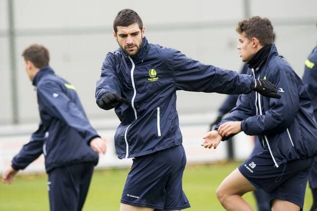 Fußball, EL, Training KAA Gent Gent s Stefan Mitrovic pictured in action during a training session of Belgian soccer team KAA Gent, Wednesday 23 November 2016, in Gent. Tomorrow Gent is playing the fifth game of the group stage of the Europa League competition against Portuguese team SC Braga, in the grou^p H. JASPERxJACOBS  x04981088x