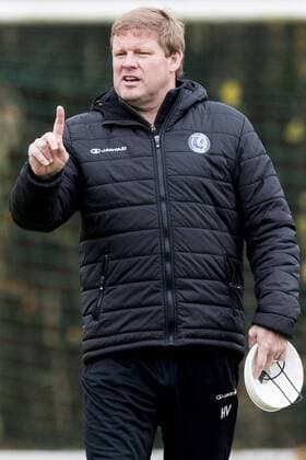 Fußball, EL, Training KAA Gent Gent s head coach Hein Vanhaezebrouck pictured during a training session of Belgian soccer team KAA Gent, Wednesday 23 November 2016, in Gent. Tomorrow Gent is playing the fifth game of the group stage of the Europa League competition against Portuguese team SC Braga, in the grou^p H. JASPERxJACOBS  x04981081x