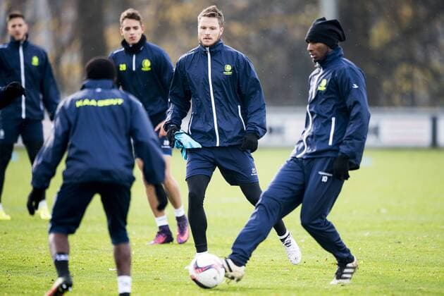 Fußball, EL, Training KAA Gent Gent s Lasse Nielsen and Gent s Renato Neto fight for the ball during a training session of Belgian soccer team KAA Gent, Wednesday 23 November 2016, in Gent. Tomorrow Gent is playing the fifth game of the group stage of the Europa League competition against Portuguese team SC Braga, in the grou^p H. JASPERxJACOBS  x04981070x
