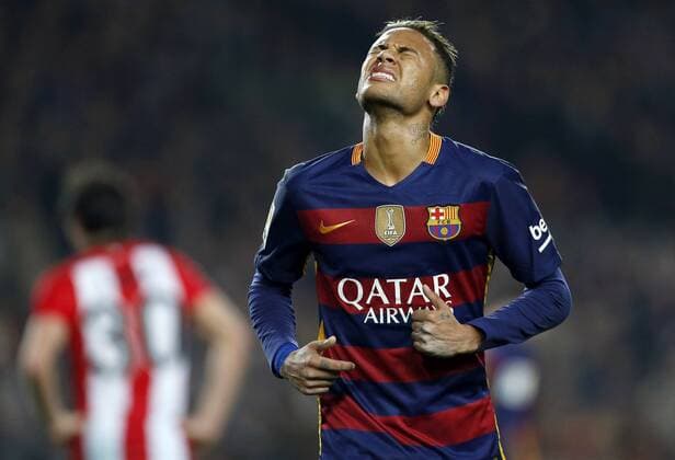 A file picture shows Barcelona s Brazilian forward Neymar Jr during the King s Cup second leg match between Barcelona FC and Athletic de Bilbao at the Camp Nou stadium on 27 January 2016. The Spanish General Attorney s office has demanded, 23 November 2016, a 2-year-imprisonment sentence for Neymar Jr, accused of corruption and swindling charges, in the case regarding the allegations of tax fraud in his transfer from Santos to FC Barcelona Barca back in 2013. The General attorney also demands a 2-year-imprisonment sentence for the player s father, one year for the mother and 5 years for the club s former president Sandro Rossell. General attorney demands two years in prison for Neymar Jr !ACHTUNG: NUR REDAKTIONELLE NUTZUNG!  20161123-636155098533409869