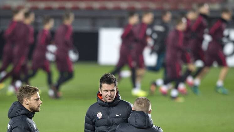 Coach of Sparta David Holoubek (center) trains prior to the AC Sparta Praha - Southampton match in Prague, Czech Republic, November 23, 2016. (CTKxPhoto MichalxKamaryt) CTKPhotoP201611230733301  kmt 3