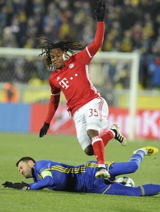 ROSTOV-ON-DON, RUSSIA - NOVEMBER 23, 2016: FC Rostov s Alexandru Gatcan (in blue) and FC Bayern Munich s Renato Sanches struggle for the ball in their 2016 17 UEFA Champions League Group D Round 5 football match at the Olimp-2 Stadium. Rostov won the game 3-2. Valery Matytsin TASS  TS0389CA