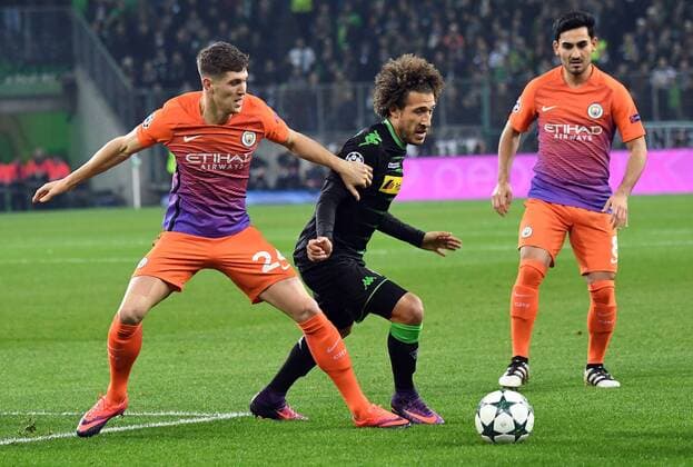 23.11.2016, xjhx, Fussball Champions League, Borussia Moenchengladbach - Manchester City FC, emspor, v.l. John Stones (Manchester City FC), Fabian Johnson (Borussia Mönchengladbach) Moenchengladbach