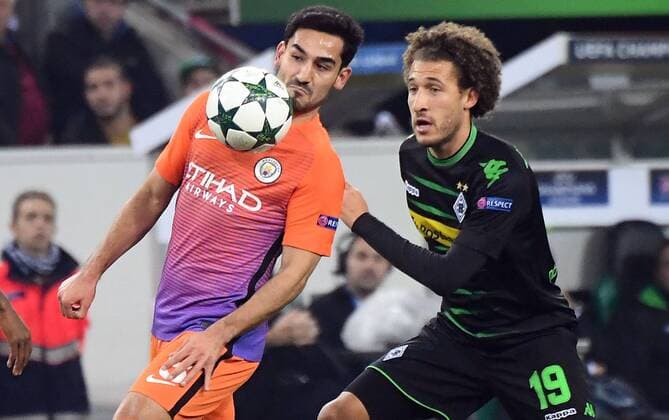 23.11.2016, xjhx, Fussball Champions League, Borussia Moenchengladbach - Manchester City FC, emspor, v.l. Ilkay Guendogan (Manchester City FC), Fabian Johnson (Borussia Mönchengladbach) Moenchengladbach