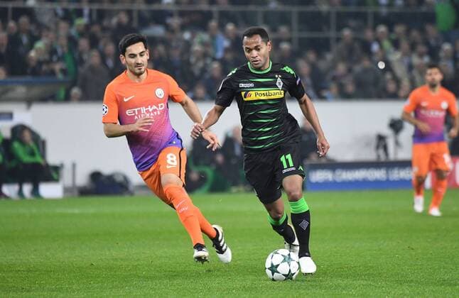 23.11.2016, xjhx, Fussball Champions League, Borussia Moenchengladbach - Manchester City FC, emspor, v.l. Ilkay Guendogan (Manchester City FC), Raffael (Borussia Mönchengladbach) Moenchengladbach