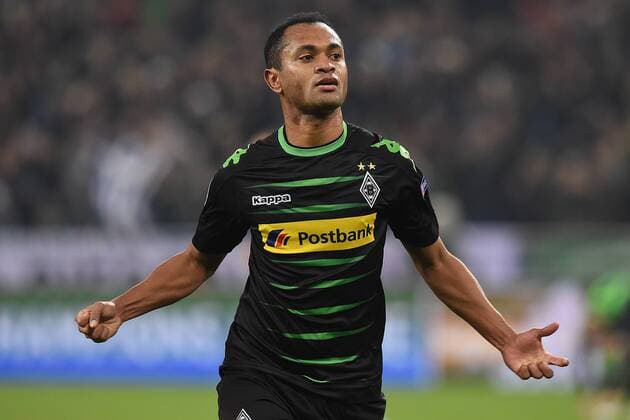 Fußball Champions League Gruppenphase 5. Spieltag Borussia Mönchengladbach - Manchester City am 23.11.2016 im Borussia-Park in Mönchengladbach Torjubel zum 1:0 durch Raffael ( Mönchengladbach ) xRx