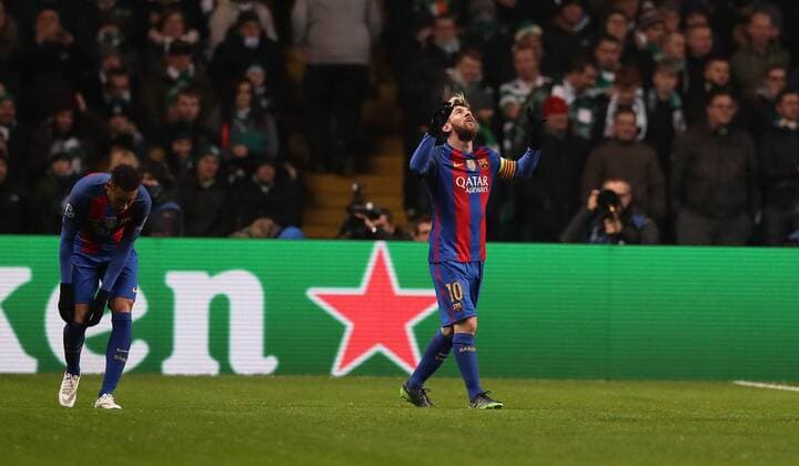 Bilder des Tages - SPORT Lionel Messi of Barcelona scores during the Champions League match at Celtic Park, Glasgow. Picture Date: 23rd November 2016. Pic taken by Lynne Cameron Sportimage EDITORIAL USE ONLY. No use with unauthorised audio, video, data, fixture lists, club league logos or live services. Online in-match use limited to 120 images, no video emulation. No use in betting, games or single club league player publications.