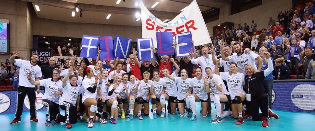 Bilder des Tages - SPORT Stuttgart Volleyball DVV-Pokal Halbfinale Allianz MTV Stuttgart vs. Rote Raben Vilbiburg, Stuttgarter Jubel über den Einzug ins Finale