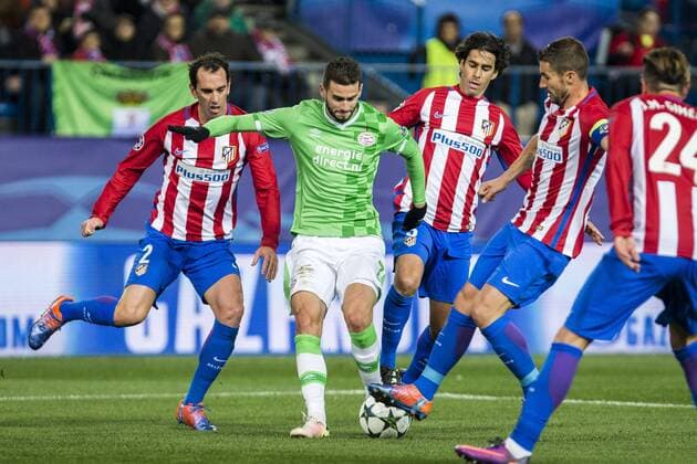 Atletico de Madrid s Diego Godin, Tiago Mendes , Gabi Fernandez and PSV Eindhoven s Gaston Pereiro during the Champions League match between Atletico de Madrid and PSV Eindhoven at Vicente Calderon Stadium in Madrid , Spain. November 23, 2016.  (20161123014)