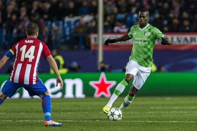 Atletico de Madrid s Gabi Fernandez and PSV Eindhoven s Nicolas Isimat-Mirin during the Champions League match between Atletico de Madrid and PSV Eindhoven at Vicente Calderon Stadium in Madrid , Spain. November 23, 2016.  (20161123016)