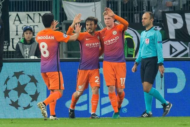 Moenchengladbach, Germany 23.11.2016, UEFA Champions League - 2016 17 Season, Group C - Matchday 5, Borussia Moenchengladbach - Manchester City FC, Ilkay Guendogan (ManC), David Silva (ManC) und Kevin De Bruyne (ManC) jubeln nach dem treffer zum 1:1 ( DeFodi001