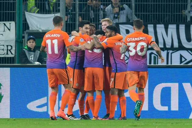 Moenchengladbach, Germany 23.11.2016, UEFA Champions League - 2016 17 Season, Group C - Matchday 5, Borussia Moenchengladbach - Manchester City FC, die Mannschaft von ManCity jubeln nach dem treffer zum 1:1 ( DeFodi001