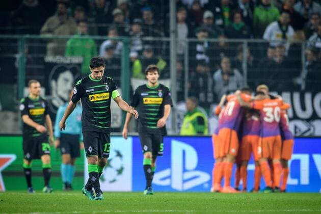Tony Jantschke (Borussia Moenchengladbach 24), Kapitaen Lars Stindl (Borussia Moenchengladbach 13) und Tobias Strobl (Borussia Moenchengladbach 5) enttaeuscht nach dem 2:1 beim Championsleague Spiel zwischen Borussia Moenchengladbach und Manchester City am 23.11.2016, Moenchengladbach Copyright: xSchuelerx xEibnerx-xPressefotox EP_JSE