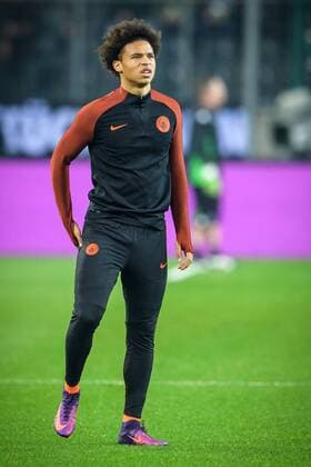 Bilder des Tages - SPORT Leroy Sane (Manchester City 19) fasst sich beim Aufwaermen an den linken Oberschenkel beim Championsleague Spiel zwischen Borussia Moenchengladbach und Manchester City am 23.11.2016, Moenchengladbach Copyright: xSchuelerx xEibnerx-xPressefotox EP_JSE