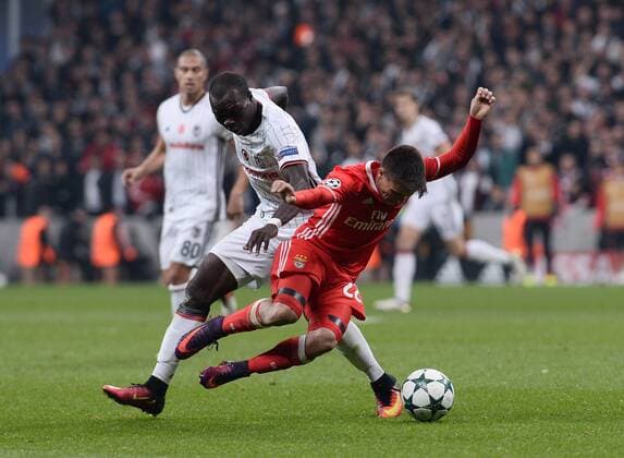 UEFA Champions League Group B match between Besiktas and Benfica at Vodafone Arena in Istanbul , Turkey ,November 23 , 2016. Final Score : Besiktas 3 - Benfica 3 Pictured: Vincent Aboubakar (R) of Besiktas and Franco Cervi 22 of Benfica. 