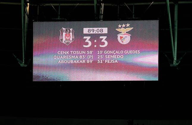 Bilder des Tages - SPORT UEFA Champions League Group B match between Besiktas and Benfica at Vodafone Arena in Istanbul , Turkey ,November 23 , 2016. Final Score : Besiktas 3 - Benfica 3 Pictured: Scoreboard. 