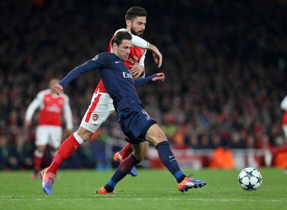 Arsenal s Olivier Giroud tussles with PSG s Gregorz Krychowiak during the Champions League group A match at the Emirates Stadium, London. Picture date November 23rd, 2016 Pic David Klein Sportimage EDITORIAL USE ONLY. No use with unauthorised audio, video, data, fixture lists, club league logos or live services. Online in-match use limited to 120 images, no video emulation. No use in betting, games or single club league player publications.