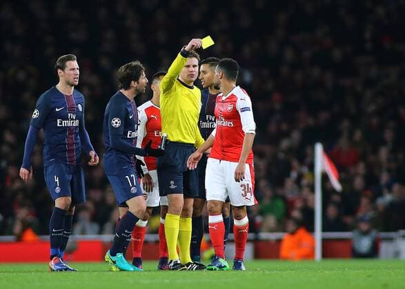 23.11.2016. Emirates Stadium, London, England. UEFA Champions League Football. Arsenal versus Paris Saint Germain. Arsenal Midfielder Francis Coquelin receives a yellow card off Referee Felix Byrch for a rough challenge xMarkxKertonx  ActionPlus11813100