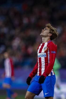 Atletico de Madrid s French striker Antoine Griezmann reacts during the UEFA Champions League 5th journey match between Atletico de Madrid and PSV Einhoven at Vicente Calderon stadium in Madrid, Spain, 23 November 2016. ATLETICO MADRID VS. PSV !ACHTUNG: NUR REDAKTIONELLE NUTZUNG!  MAD001 20161123-636155348827494047
