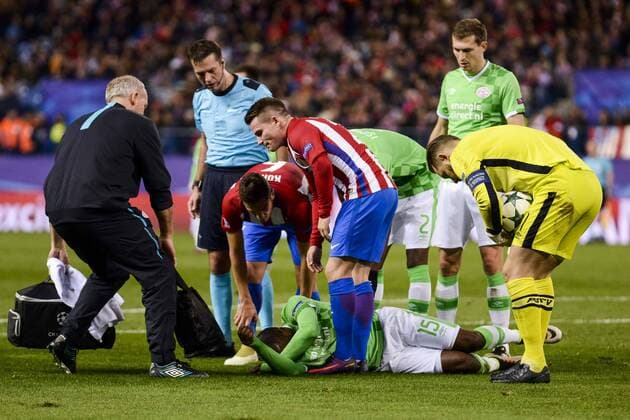 Atletico de Madrid s player Koke Resurrección and Kevin Gameiro and PSV Eindhoven s player Jetro Willems, Nicolas Isimat-Mirin and Jeroen Zoet during a match of La Liga at Santiago Bernabeu Stadium in Madrid. November 06, Spain. 2016.  (20161123014)