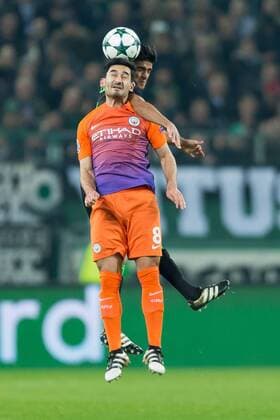 Moenchengladbach, Germany 23.11.2016, UEFA Champions League - 2016 17 Season, Group C - Matchday 5, Borussia Moenchengladbach - Manchester City FC, Ilkay Guendogan (ManC) und Mahmoud Dahoud (Moenchengladbach) im zweikampf ( DeFodi001