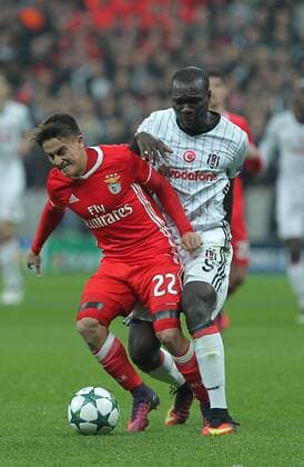 UEFA Champions League Group B match between Besiktas and Benfica at Vodafone Arena in Istanbul , Turkey ,November 23 , 2016. Final Score : Besiktas 3 - Benfica 3 Pictured: Vincent Aboubakar 9 of Besiktas and Franco Cervi 22 of Benfica. 