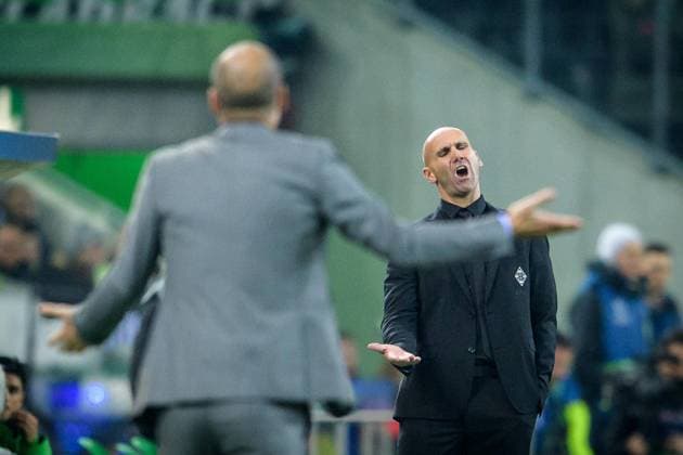 Bilder des Tages - SPORT Trainer Pep Guardiola (Manchester City) diskutiert mit Trainer Andre Schubert (Borussia Moenchengladbach) beim Championsleague Spiel zwischen Borussia Moenchengladbach und Manchester City am 23.11.2016, Moenchengladbach Copyright: xSchuelerx xEibnerx-xPressefotox EP_JSE