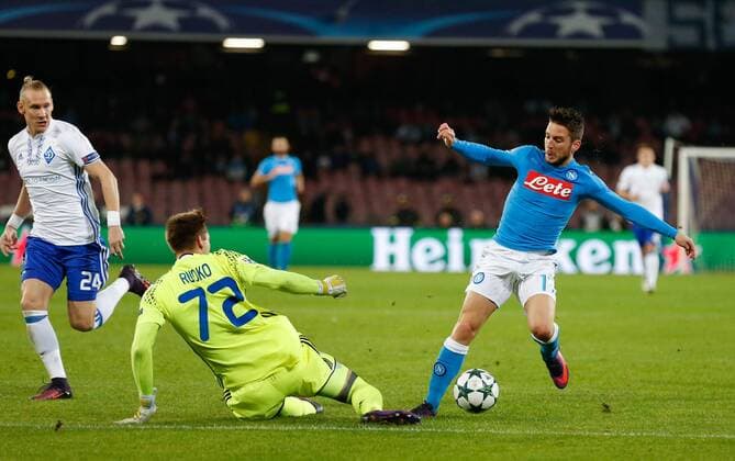 November 23, 2016 - Naples, Italy - Dries Mertens of SSC Napoli in action during the Champions League match between SSC Napoli and Dinamo Kiev at San Paolo Stadium, in Naples, Italy - Nov 23,2016 SSC Napoli v FC Dynamo Kyiv - UEFA Champions League  - ZUMAn230 20161123_zaa_n230_235