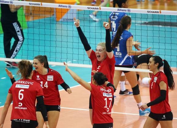 Allianz MTV Stuttgart - Rote Raben Vilsbiburg Deutschland, Stuttgart, 23.11.2016, Volleyball, 1. Bundesliga Frauen, Saison 2016 2017, Allianz MTV Stuttgart - Rote Raben Vilsbiburg: Jubel Spielerinnen Rote Raben Vilsbiburg.