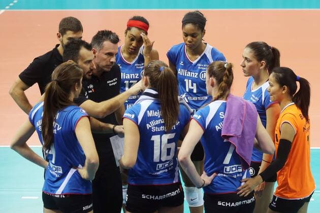 Allianz MTV Stuttgart - Rote Raben Vilsbiburg Deutschland, Stuttgart, 23.11.2016, Volleyball, 1. Bundesliga Frauen, Saison 2016 2017, Allianz MTV Stuttgart - Rote Raben Vilsbiburg: mi. Guillermo Hernandez (Trainer Allianz MTV Stuttgart).