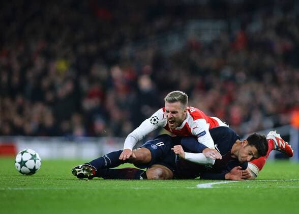 23.11.2016. Emirates Stadium, London, England. UEFA Champions League Football. Arsenal versus Paris Saint Germain. Arsenal Midfielder Aaron Ramsey is brought down in the PSG area by Paris Saint-Germain Midfielder Thiago Motta, but is denied a spot kick. xMarkxKertonx  ActionPlus11813263
