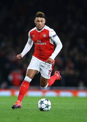 23.11.2016. Emirates Stadium, London, England. UEFA Champions League Football. Arsenal versus Paris Saint Germain. Arsenal& x2019;s Alex Oxlade-Chamberlain brings the ball forward xMarkxKertonx  ActionPlus11813264