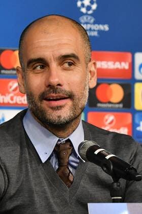 GER, Borussia Mönchengladbach (GER) vs. Manchester City (ENG) 23.11.2016, Borussia Park , Moenchengladbach , CL, Gruppe C, 5. Spieltag, GER, Borussia Mönchengladbach (GER) vs. Manchester City (ENG) im Bild: Pressekonferenz nach dem Spiel Pep Guardiola Trainer Headcoach ( ManCity) bewertet das Spiel und zeigt dabei viele Gesichter.. Foto © nordphoto Meuter nordphotox xMeuter