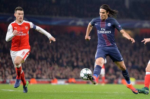 09 EDINSON CAVANI (psg) - 06 Laurent Koscielny (ars) - Fussball, Champions League, FC Arsenal vs. Paris Saint Germain PSG - 23 11 2016 AnthonyBIBARD FEP Panoramic 
