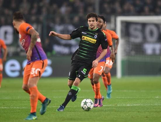 Championsleague: Borussia Mönchengladbach - Manchester City 23.11.2016. Tobias Strobl (BMG) Aktion. HM