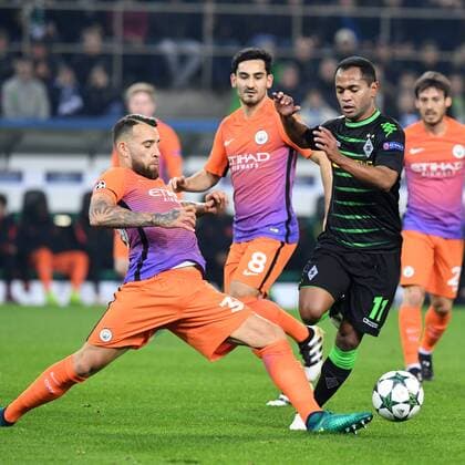 Fussball, UEFA Champions League, Saison 2016 2017, Spieltag 5, Borussia Mönchengladbach - Manchester City FC, 23.11.2016, Stadion im Borussia Park, Mönchengladbach, Nicolas Otamendi, Ilkay Gündogan, Raffael,