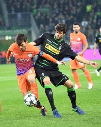 Fussball, UEFA Champions League, Saison 2016 2017, Spieltag 5, Borussia Mönchengladbach - Manchester City FC, 23.11.2016, Stadion im Borussia Park, Mönchengladbach, David Silva, Tobias Stroebl Borussia Mönchengladbach,