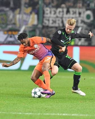 Fussball, UEFA Champions League, Saison 2016 2017, Spieltag 5, Borussia Mönchengladbach - Manchester City FC , 23.11.2016, Stadion im Borussia Park, Mönchengladbach, Raheem Sterling, Mancester City FC Oscar Wendt , Borussia Mönchengladbach,