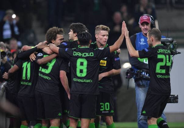23.11.2016, Fussball UEFA Champions League 2016 17, Vorrunde, 5. Spieltag, Borussia Moenchengladbach - Manchester City 1:1, Jubel (v.re.), Tony Jantschke (Borussia Moenchengladbach), Nico Elvedi (Borussia Moenchengladbach), Mahmoud Dahoud (Borussia Moenchengladbach), Tobias Strobl (Borussia Moenchengladbach), Lars Stindl (Borussia Moenchengladbach), Fabian Johnson (Borussia Moenchengladbach), Raffael (Borussia Moenchengladbach)