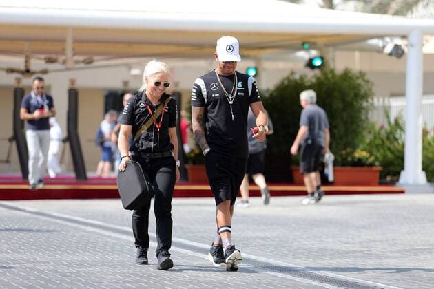 Abu Dhabi Grand Prix, UAE 24 - 27 November 2016 24.11.2016 - Lewis Hamilton (GBR) Mercedes AMG F1 W07 Hybrid 