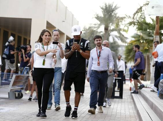 Motorsports: FIA Formula One World Championship WM Weltmeisterschaft 2016, Grand Prix of Abu Dhabi, 44 Lewis Hamilton (GBR, Mercedes AMG Petronas Formula One Team), xHOCHxZWEIx