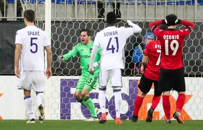 Anderlecht s goalkeeper Frank Boeckx celebrates during a fifth game in the group stage (gruop C) of the Europa League competition between Azerbaijani team FK Qabala and Belgian team RSCA Anderlecht, Thursday 24 November 2016, in Baku, Azerbaijan. VIRGINIExLEFOUR  x04982406x