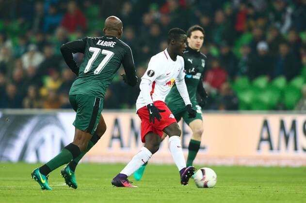 SOCCER - EL, Krasnodar vs RBS KRASNODAR,RUSSIA,24.NOV.16 - SOCCER - UEFA Europa League, group stage, FK Krasnodar vs Red Bull Salzburg. Image shows Diadie Samassekou (RBS) and Charles Kabore (Krasnodar). GEPAxpictures xFelixxRoittner