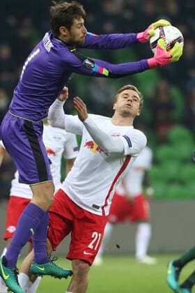 SOCCER - EL, Krasnodar vs RBS KRASNODAR,RUSSIA,24.NOV.16 - SOCCER - UEFA Europa League, group stage, FK Krasnodar vs Red Bull Salzburg. Image shows Stanislav Kritsyuk (Krasnodar) and Fredrik Gulbrandsen (RBS). GEPAxpictures xMathiasxMandl