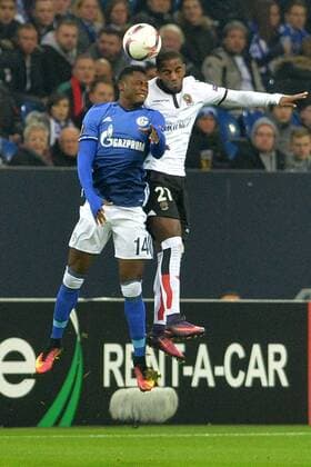GER, Europa League, FC Schalke 04 vs OGC Nizza 24.11.2016, Veltins-Arena, Gelsenkirchen, GER, Europa League, FC Schalke 04 vs OGC Nizza, im Bild im Kopfballduell von links: Abdul Rahman Baba ( Schalke 14 ), Ricardo Pereira ( Nizza 21 ) Foto © nordphoto Treese nordphotoxTreese